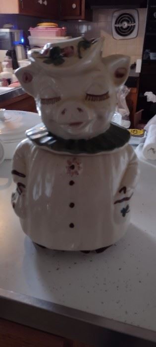 Winny vintage Collectable Piggy Cookie Jar 
made in the USA