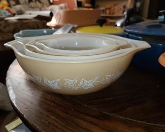 Pyrex Cinderella Bowl Set
