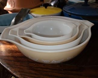 Pyrex Cinderella Bowl Set