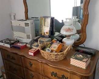 Dresser With Mirror