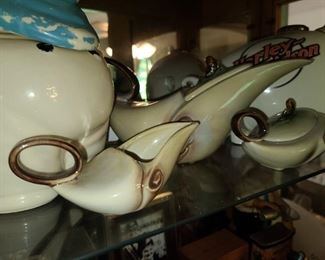 Hull Teapot, Creamer, & Sugar Pottery Set