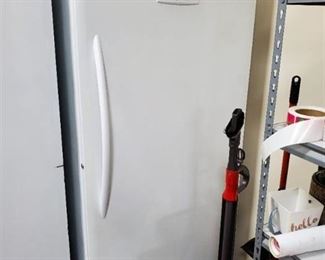 Frigidaire Freezer LFFH21F7HWJ
