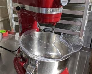 Kitchen Aid Mixer in red, W10870719 w/ (4) Extra Mixing Bowls