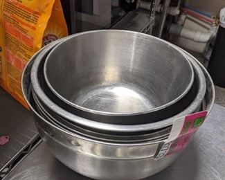 (5) Stainless steel mixing bowls