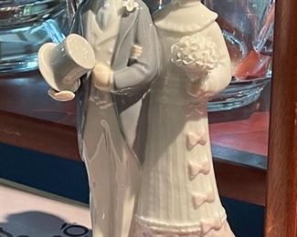 Lladro Bride & Groom Figurine (original box included)