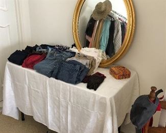 Clothes and mirror 