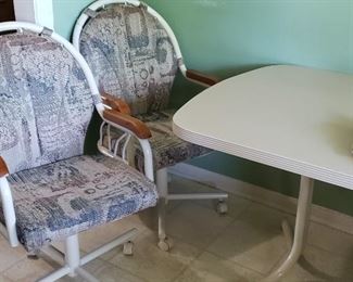 kitchen table/chairs