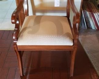 Basset chair