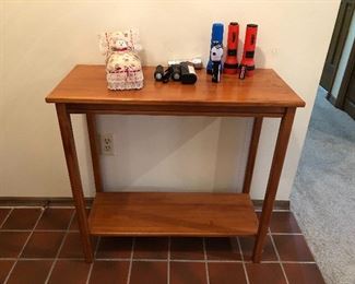 Entry table and flashlights