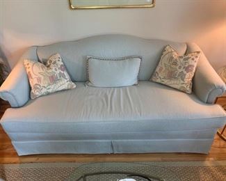 This sofa is comfortable and comes with 3 throw pillows. The fabric is in great condition and so are the throw pillows. 30x73x33 https://ctbids.com/#!/description/share/949919