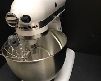 Everyone needs a Classic Kitchen Aid Mixer in their home. This mixer is like new and includes the whisk and paddle attachments. https://ctbids.com/#!/description/share/949887
