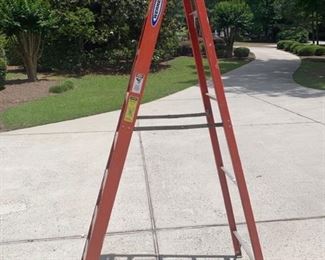 This is a Werner 8 ft folding ladder. It has a sturdy “A” frame design and is made from fiberglass. There are some signs of wear on it. 8ft https://ctbids.com/#!/description/share/949881
