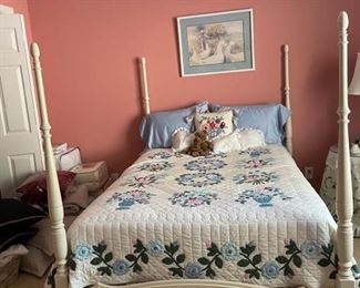 White 4 poster full size bed with quilt and pillows. In beautiful condition. 89 x 51 x 63 1/2 https://ctbids.com/#!/description/share/949830