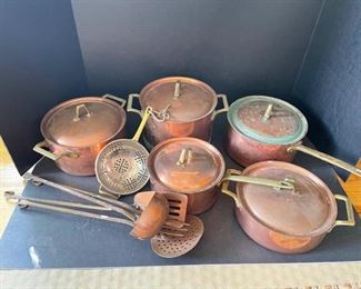 Beautiful set of Paul Revere copper pots. See SR113 for more copper kitchen goodies! https://ctbids.com/#!/description/share/949931