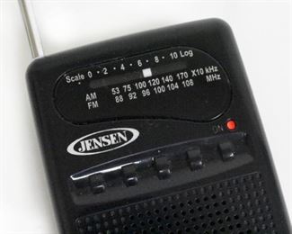 Jensen Portable AM / FM Radio - WORKS