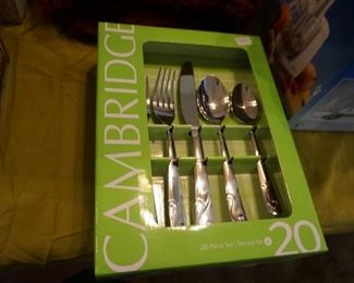 NEW STAINLESS FLATWARE SET