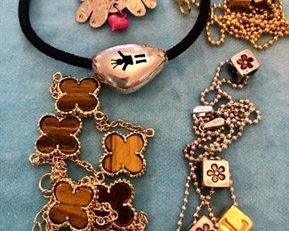 Item 426:  Bag 4: 5 Assorted Jewelry Pieces: $20