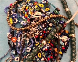 Item 439:  Bag 13: Assorted Beads: $8