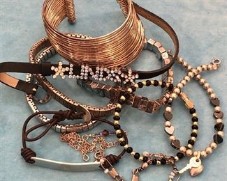 Item 454:  Bag 22: Lot of Bracelets: $22