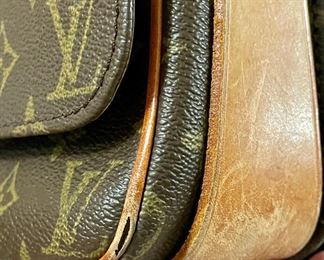 detail - please note the wear on bottom corner