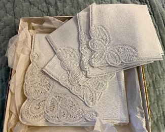 Item 523:  Vintage, "new" old stock Table Cloth and 4 napkins: $34