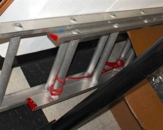 Aluminum extension ladders