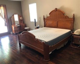 Vintage Kingsize Bed Set