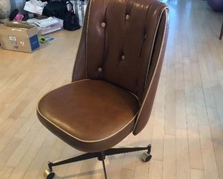 1960 Swivel Leather Chair 