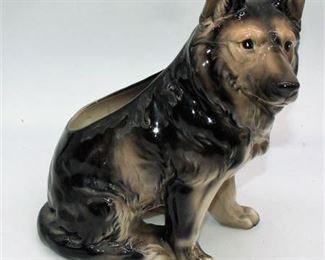 Lot 095
Relpo Ceramic Dog planter