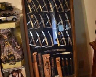 CAMILLUS Pocket Knife Store Display loaded with never used Camillus Pocket Knives. This Estate Hundreds and Hundreds of Quality Pocket Knives. There is so much in this Estate.  These 4 pictures are simply a precursor of the Awesome Collections in this Estate!