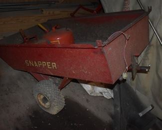 Snapper pull along Wagon with 2 Metal Gas Cans inside
