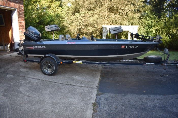 1998 Javelin 356 in Excellent Condition! 15'8", Power Trim, 2 Depth Finders, 3 Batteries, Built in Battery Charger, Trolling Motor, 90 HP Evinrude Engine, 4 Seats, and More!