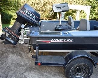 1998 Javelin 356 in Excellent Condition! 15'8", Power Trim, 2 Depth Finders, 3 Batteries, Built in Battery Charger, Trolling Motor, 90 HP Evinrude Engine, 4 Seats, and More!