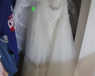 "Sincerity" brand wedding dress (with hoop).  Bridal veil and garter.