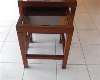 Nesting table (2 pieces)