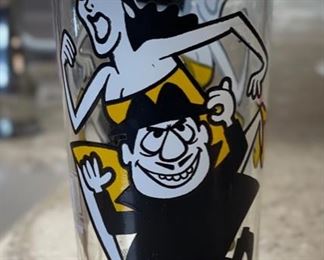 5pc 1970s Pepsi Pat Ward Glasses Collector Series Boris and Natasha 6.25in H x 3in diameter