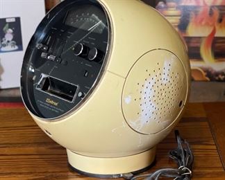 1970s Weltron Model 2001 Radio AM/FM/8-Track 13x10x10in HxWxD