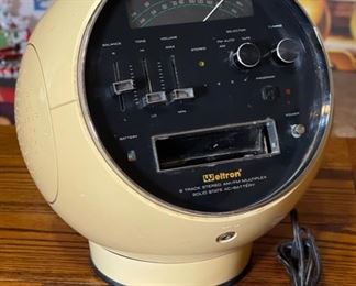 1970s Weltron Model 2001 Radio AM/FM/8-Track 13x10x10in HxWxD