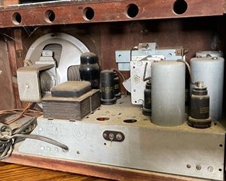 GE General Electric Tube Radio E-72 11x21x10in HxWxD