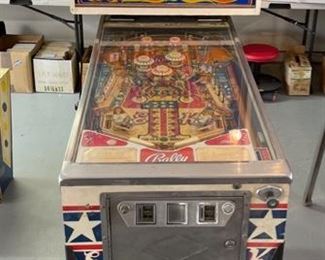Bally Evel Knievel Pinball Machine 70x30x53in HxWxD