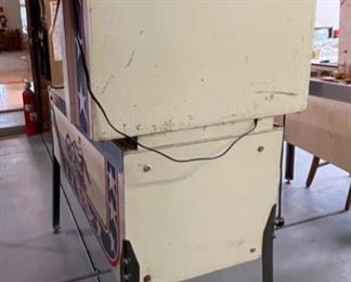 Bally Evel Knievel Pinball Machine 70x30x53in HxWxD