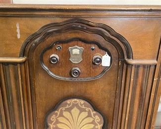 Atwater Kent Model 60 Tube Radio 38x25.5x15.5in HxWxD