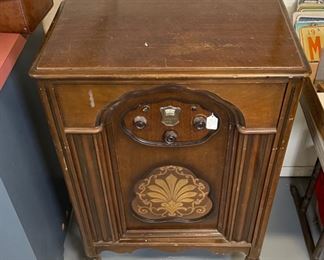 Atwater Kent Model 60 Tube Radio 38x25.5x15.5in HxWxD