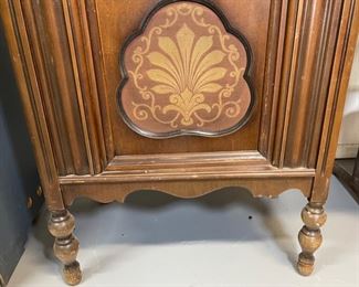 Atwater Kent Model 60 Tube Radio 38x25.5x15.5in HxWxD