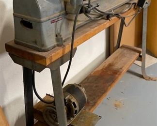 Vintage Delta 1460 Wood Lathe 47x56x17in HxWxD