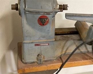 Vintage Delta 1460 Wood Lathe 47x56x17in HxWxD