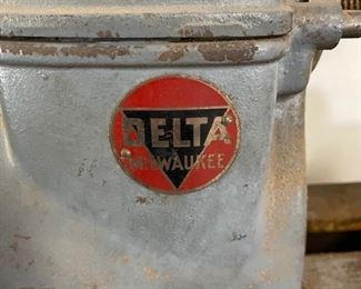 Vintage Delta 1460 Wood Lathe 47x56x17in HxWxD