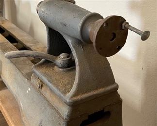 Vintage Delta 1460 Wood Lathe 47x56x17in HxWxD