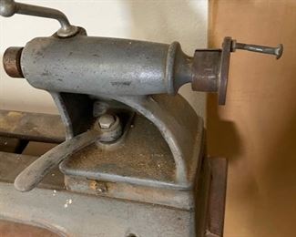 Vintage Delta 1460 Wood Lathe 47x56x17in HxWxD