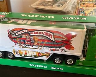 Newray 1:32 Volvo VN-780 7UP Diecast Truck Trailer Model w/ original box 24 inches long x 4 inches wide
